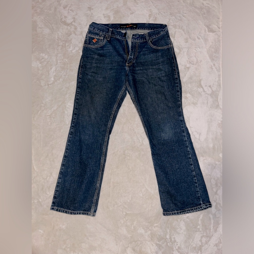 WRANGLER® RIGGS
WORKWEAR® FR
FLAME RESISTANT
RELAXED FIT JEAN IN FLAME RESISTANT
